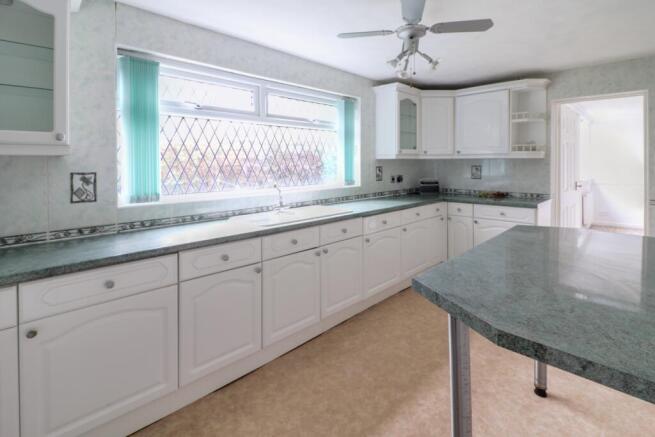3 bed Semi-Detached for sale Image 11