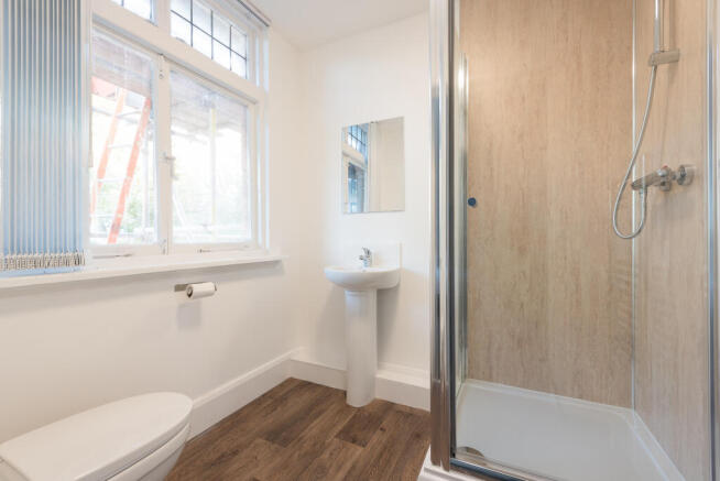 5 bed House to rent Image 8