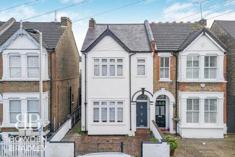 Malmesbury Road, South Woodford, E18