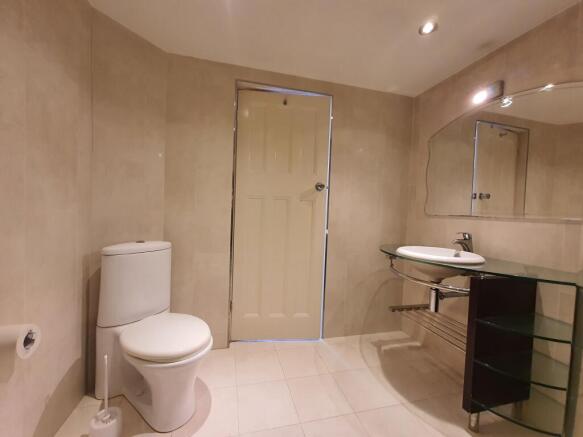 BATHROOM 1