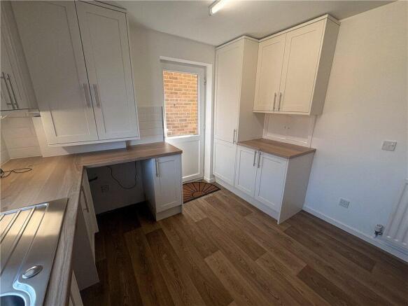4 bed Detached to rent Image 8