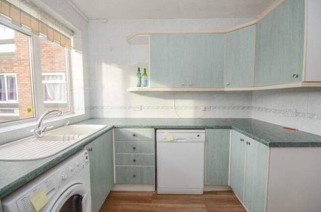 kitchen pic 2.jpg