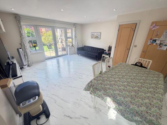 Laurel Gate, 7 Archers Road, Banister Park, Southampton, SO15 2LQ photo 4