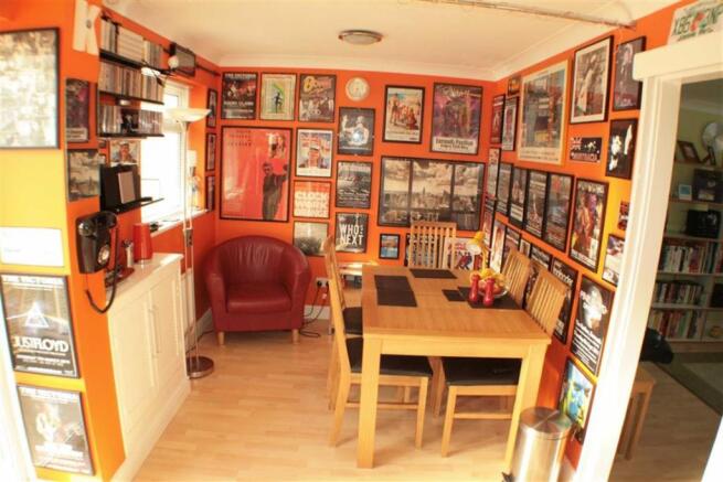 BEDROOM 1: