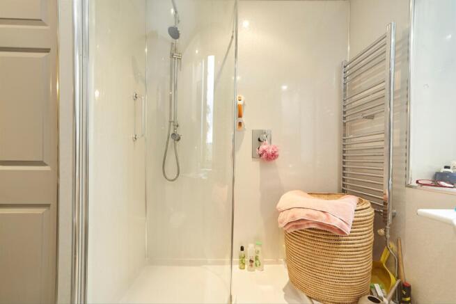 2 bed Flat for sale Image 11