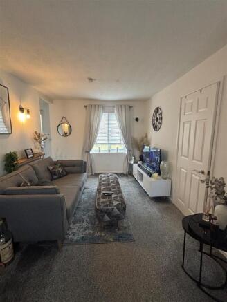 Alderton way - living room 2.jpg