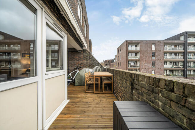 1418744-16-69a027...