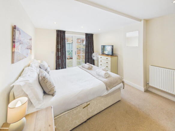 4 bed Town House for sale Image 10