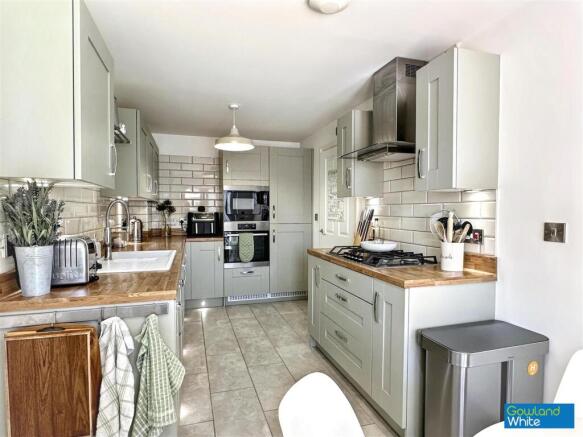 4 bed Detached for sale Image 4