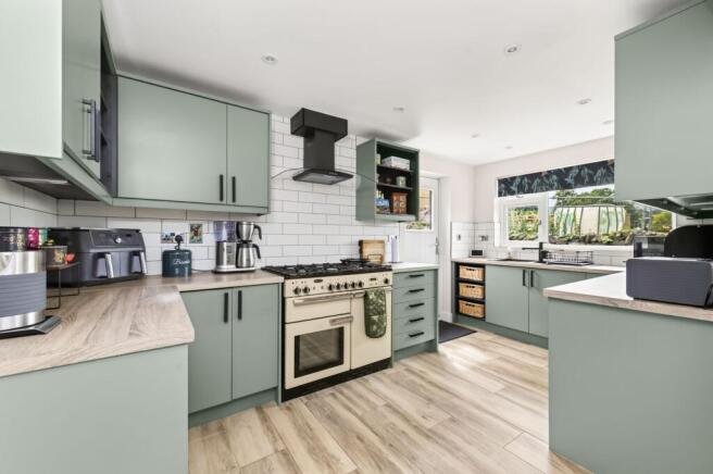 4 bed Detached for sale Image 6