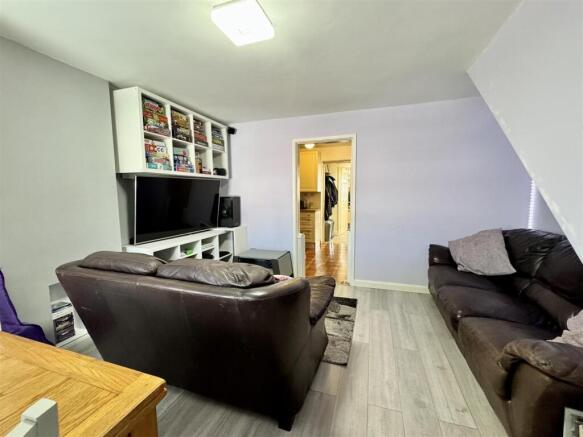 4 bed Semi-Detached for sale Image 9