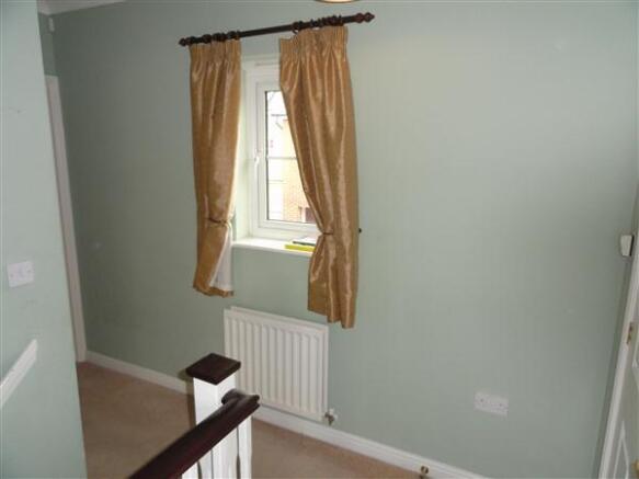 1ST FLOOR LANDING