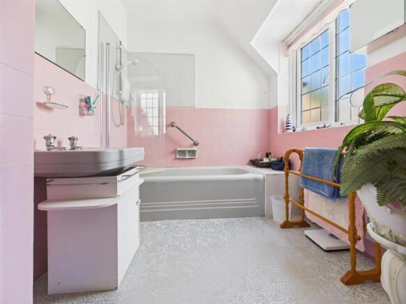 3 bed Flat for sale Image 9