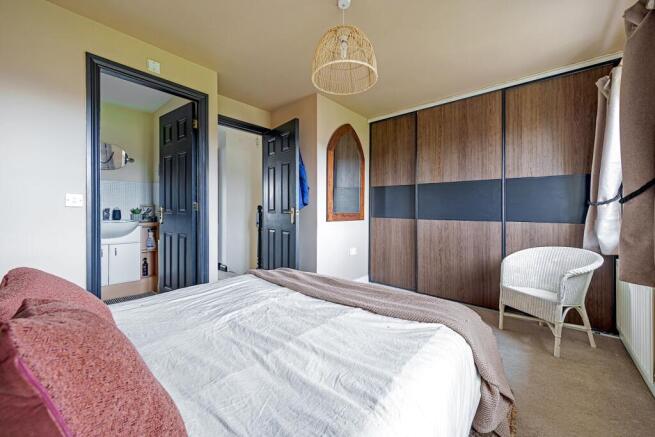 3 bed Town House to rent Image 10
