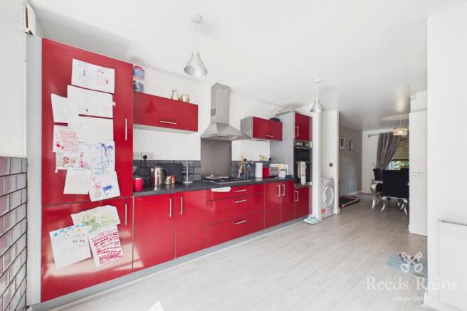 4 bed House for sale Image 6