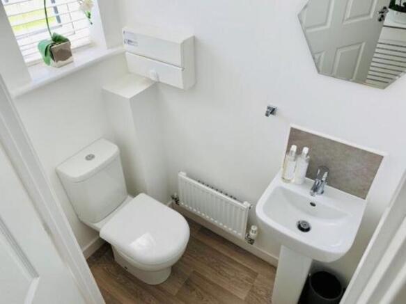 2 bed Semi-Detached to rent Image 5