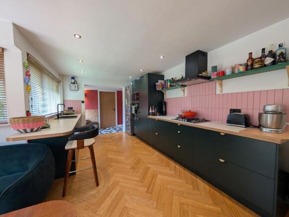 3 bed Detached for sale Image 8