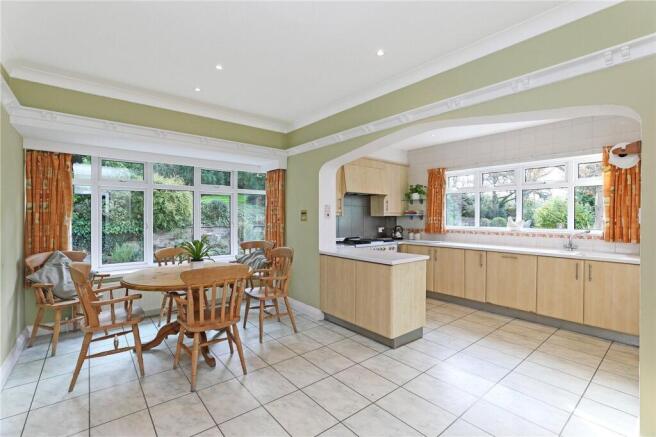 5 bed Detached for sale Image 6