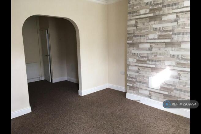 2 bed Terraced to rent Image 5