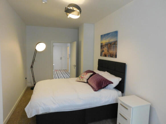 2 bed Apartment to rent Image 12