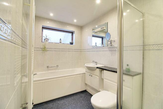 Bathroom (1).jpg