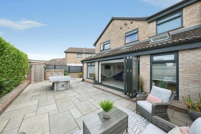 5 bed Detached for sale Image 4