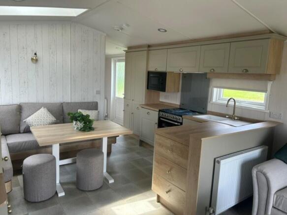 Living Room / Din...