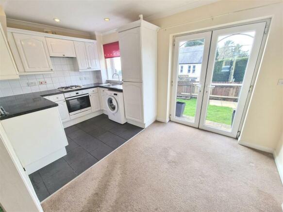 KITCHEN/DINING ROOM: