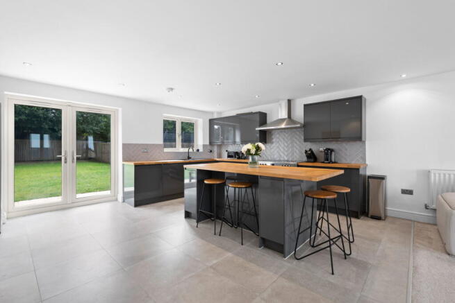 4 bed Detached for sale Image 11