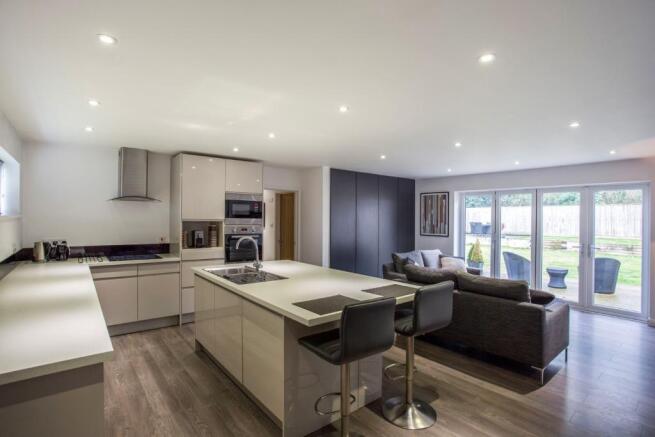 Open plan kitchen/li
