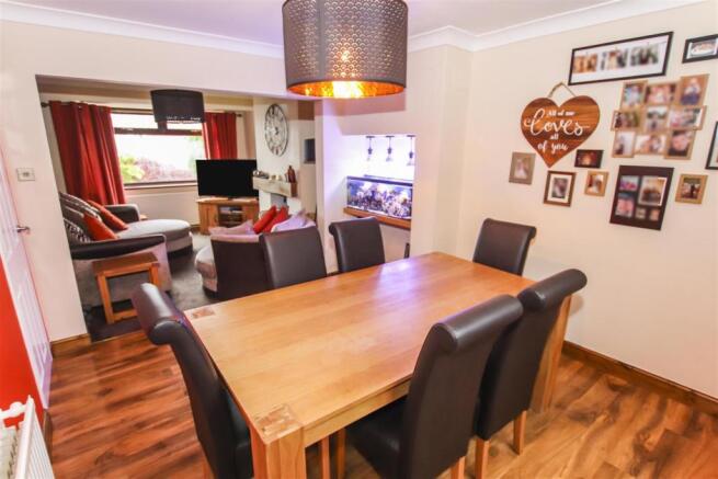 THROUGH LOUNGE / DINER
