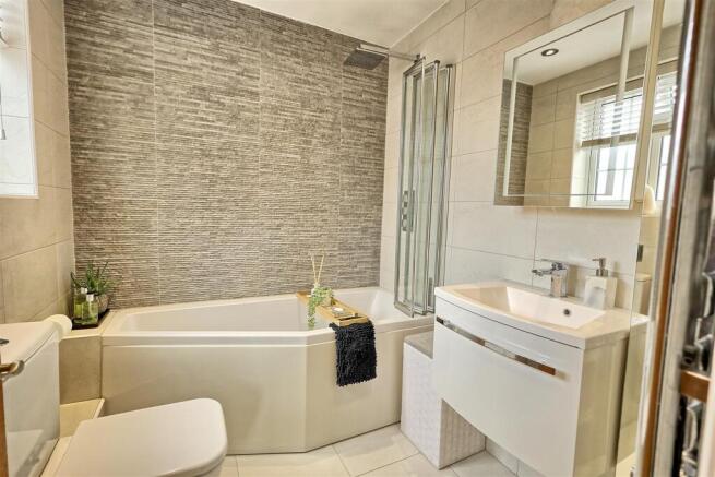 LUXURY BATHROOM