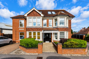 Flat 4, 2 Vivienne Court, Woodcote Green, Wallington SM6 9NN