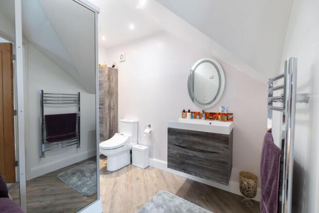 En-suite to Bedroom Two