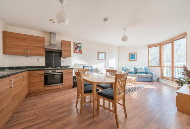 1383704-13-692047...