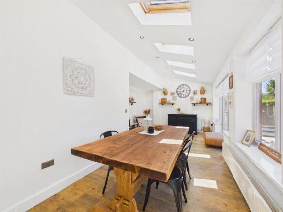 4 bed Detached for sale Image 11