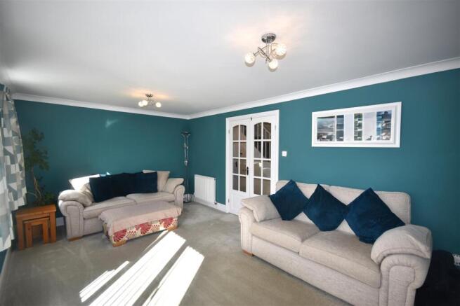 4 bed Detached for sale Image 4