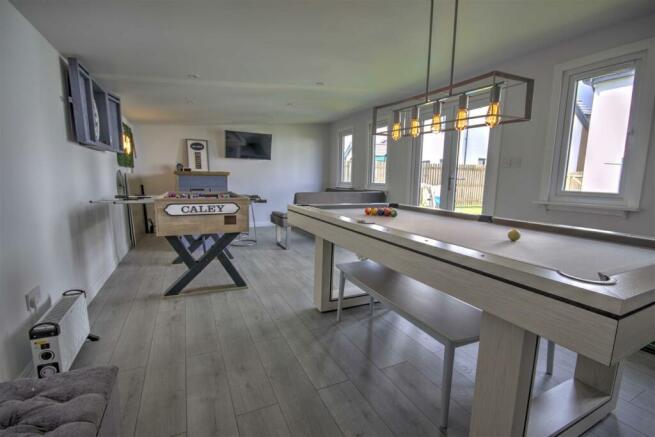 SUMMER HOUSE