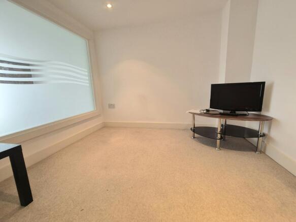 3 bed Apartment to rent Image 7