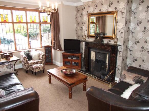 LOUNGE/DINING ROOM