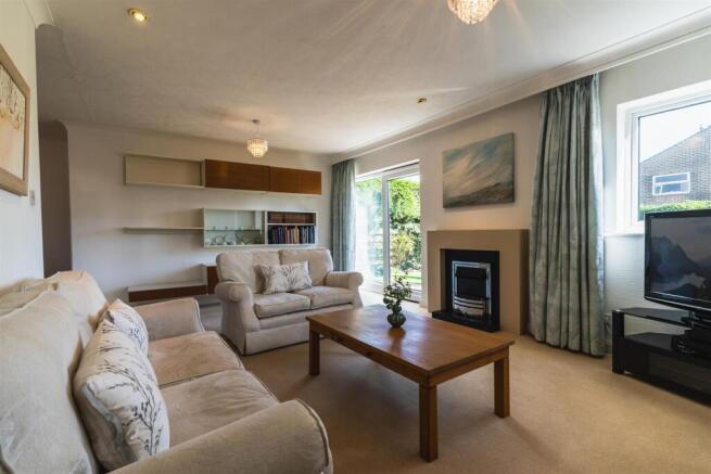 4 bed Detached for sale Image 8
