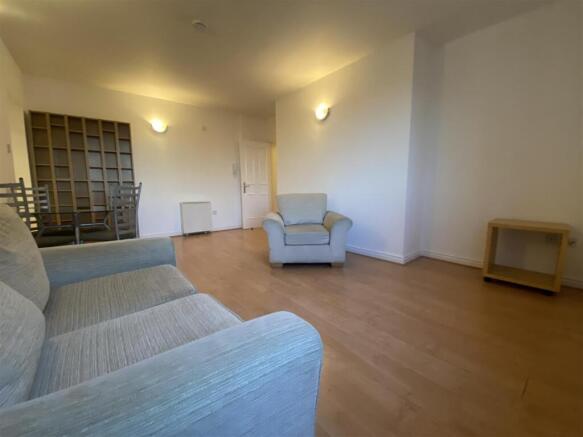 Livingroom 1.jpeg