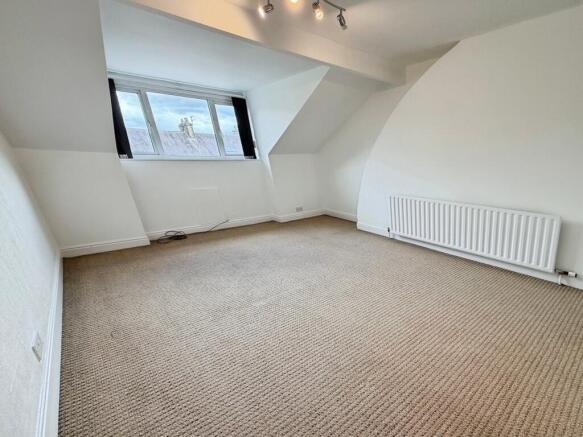 4 bed Terraced for sale Image 11