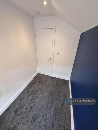 Rear Single Bedroom (2/2)