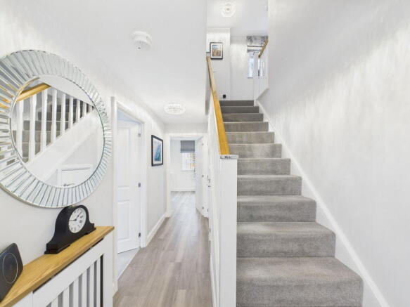 4 bed Detached for sale Image 8