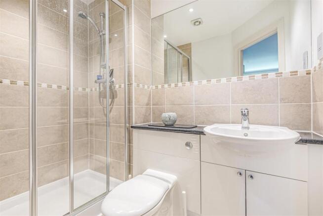 Master En-suite.jpg