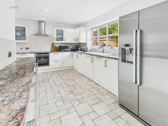 cam04425g0pr0372still023