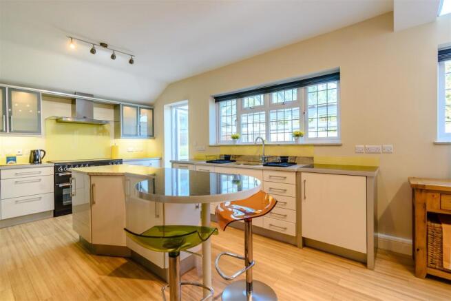8439245-interior14.jpg