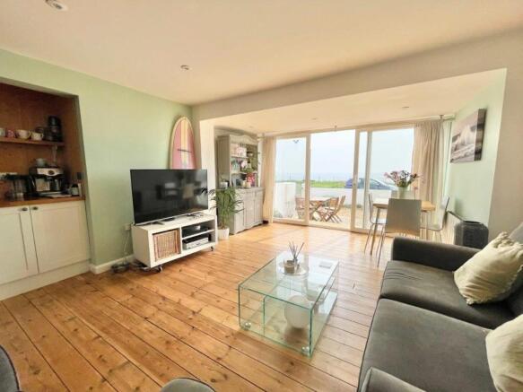 Lounge/dining room