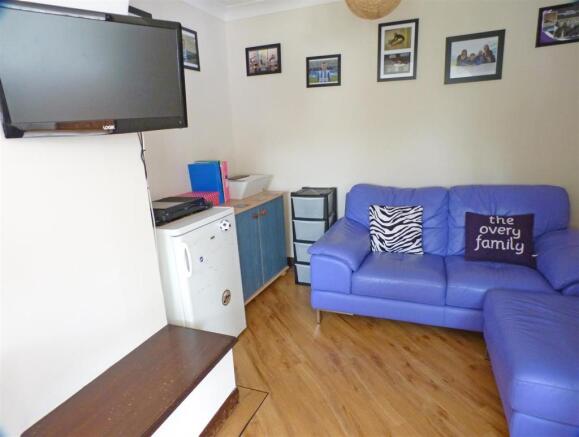 SNUG/RECEPTION 2